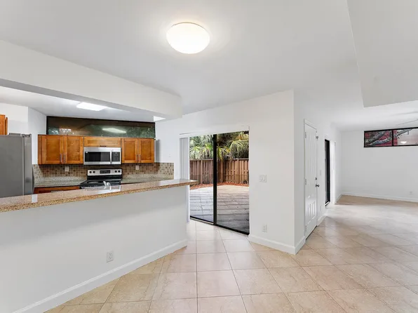 8195 Severn Dr APT A, Boca Raton, FL 33433
