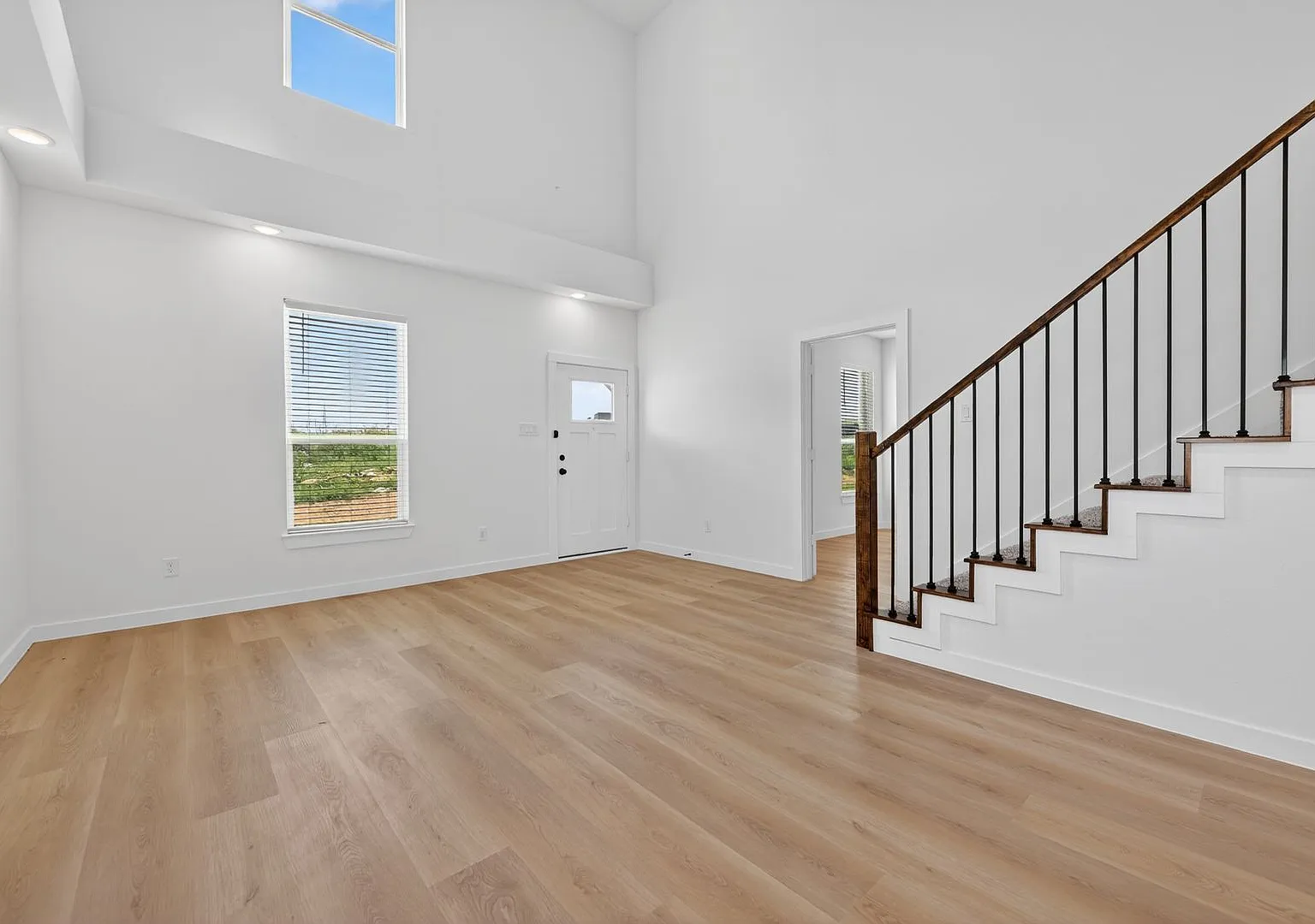 Yasmin Court Townhomes — Photo 4