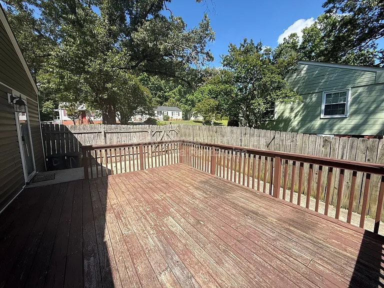 2817 Shady Lawn Dr — Photo 19
