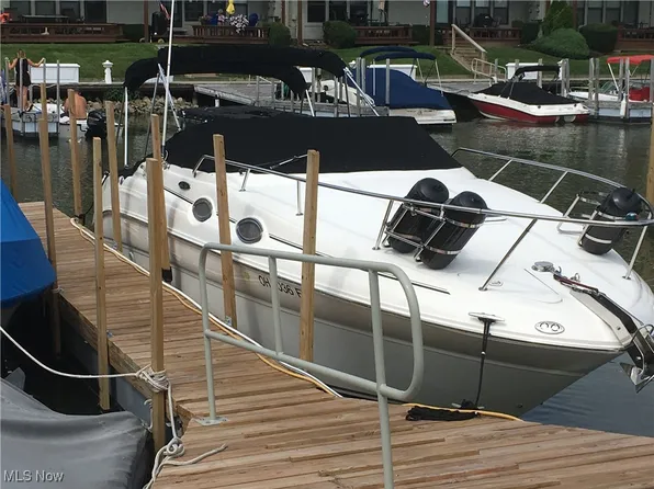 N Windward Dr #W-8, Pt Clinton, OH 43452