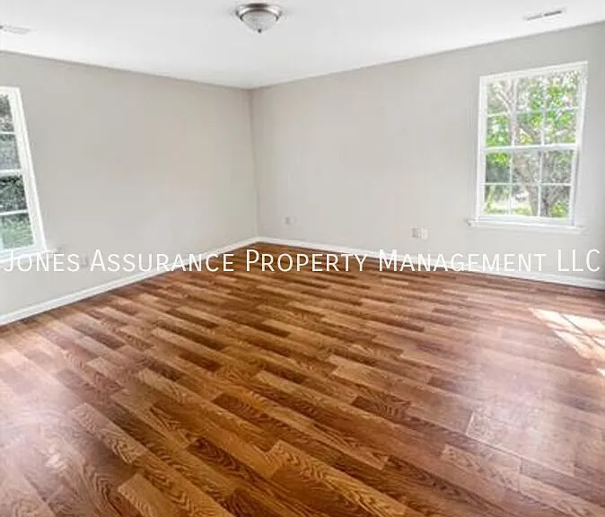 303 Stone Briar Ln — Photo 10
