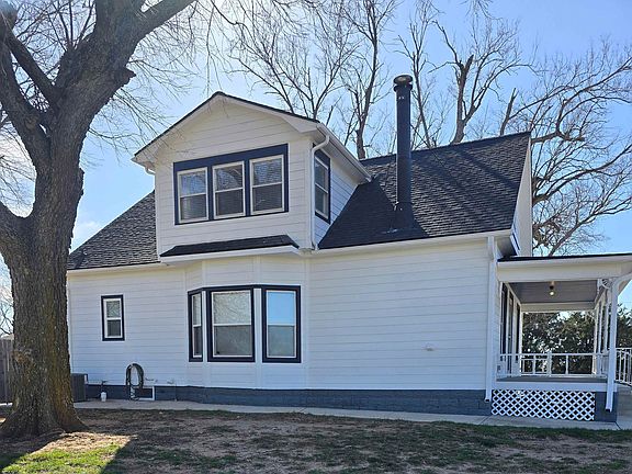 3rd image of 2403 E Chestnut Ave