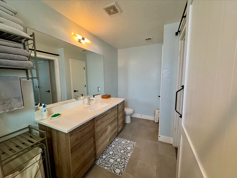1076 Depew St — Photo 16