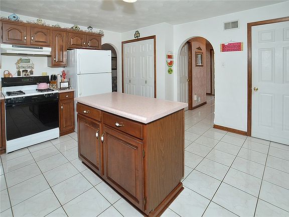 3rd image of 1043 Calmar Dr