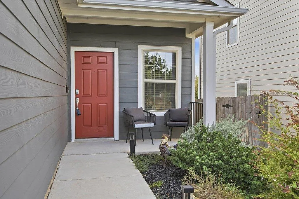 3 bed, 2.0 bath, 1276 sqft, $2,275 — Photo 2