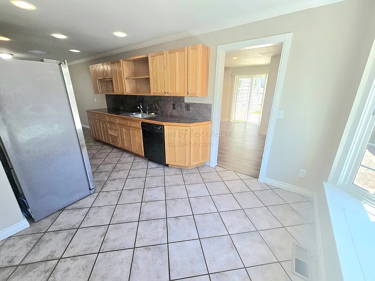 114 SE 218th Ave — Photo 22