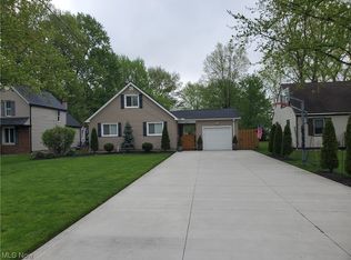 2939 Gale Rd, Willoughby, OH 44094