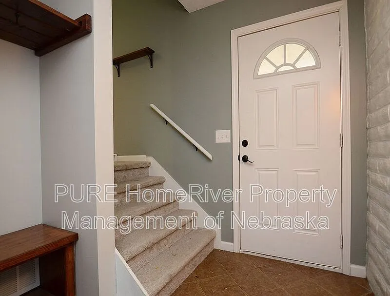 4 bed, 3.0 bath, 1938 sqft, $2,300 — Photo 3