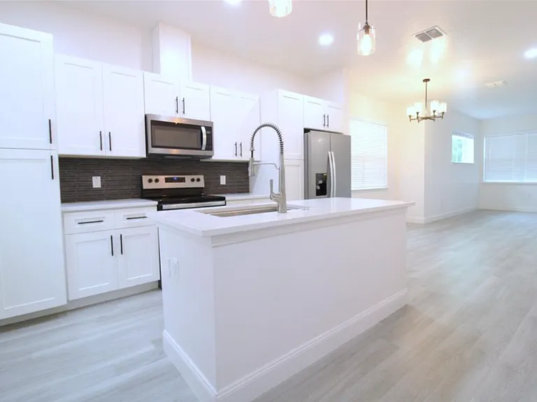 1320 Noble Pl — Photo 5