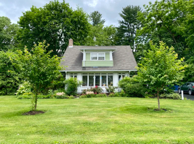 253 Fisher Pl — Photo 1