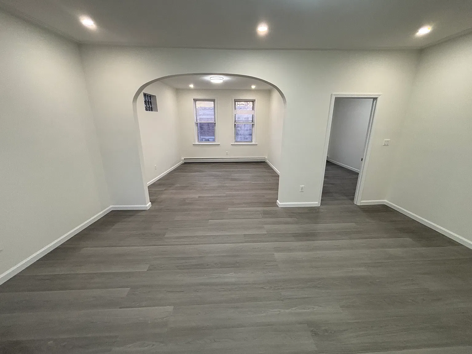 3 bed, 1.5 bath, 1375 sqft, $3,200 — Photo 2