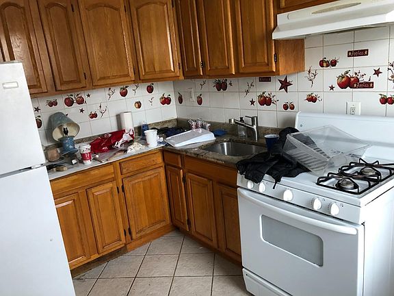 2nd image of 280 Mallory Ave #1A