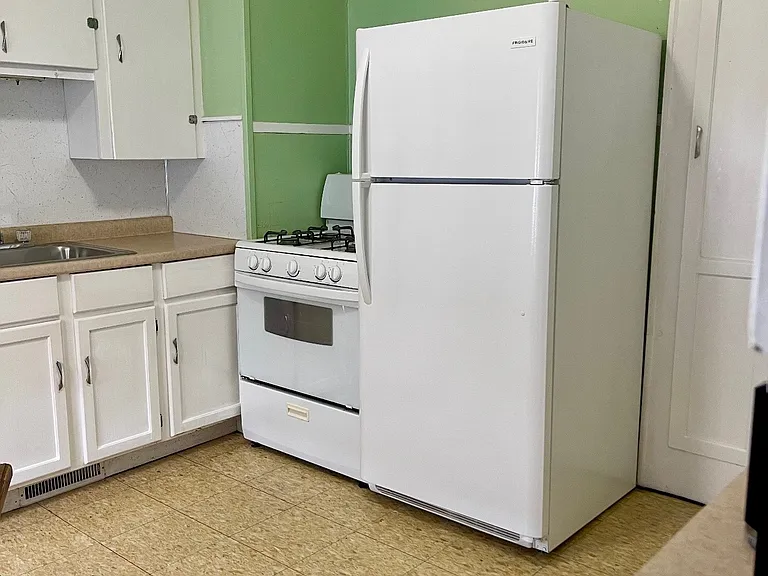 220 Corliss Ave #2 — Photo 4