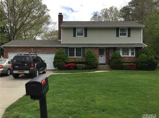 12 Albright Rd, Coram, NY 11727