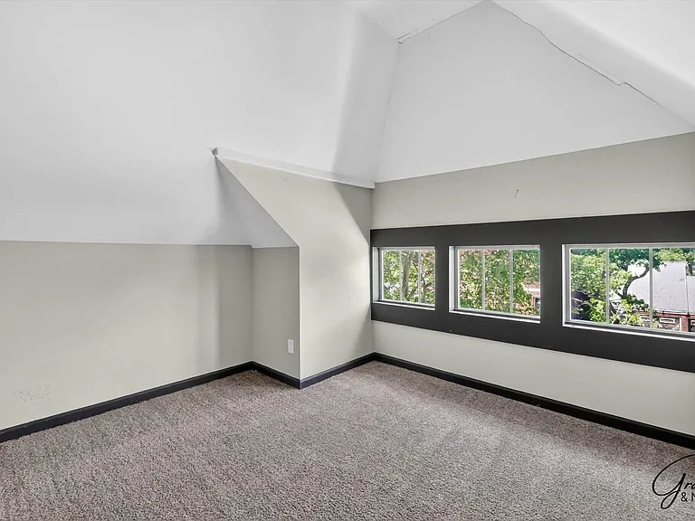1923 W Bethune - James Landy — Photo 18