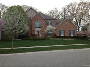 1167 Shetland Dr, South Lyon, MI