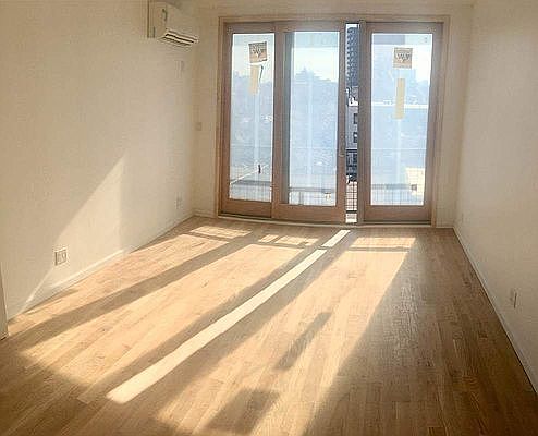 5th image of 132 Metropolitan Ave #3