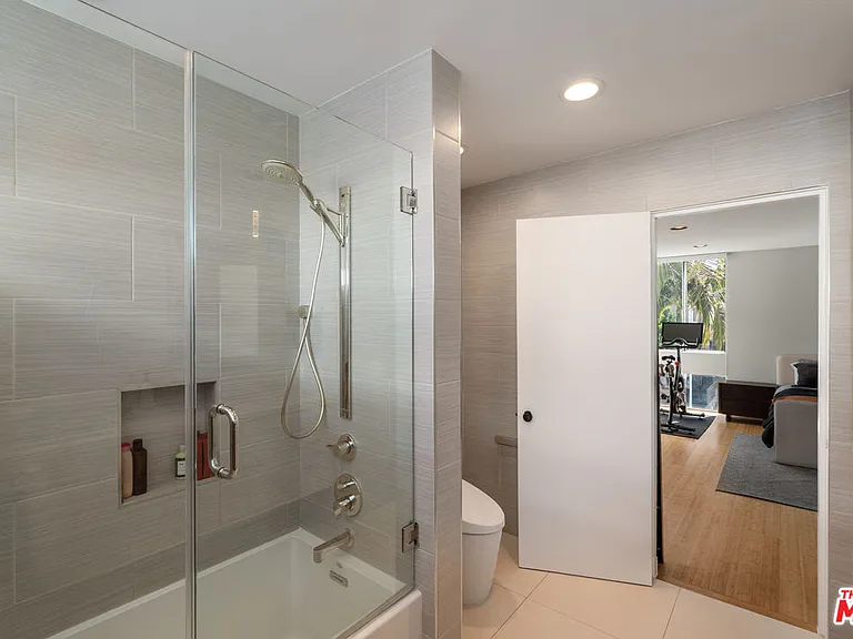 11925 Goshen Ave #4 — Photo 18