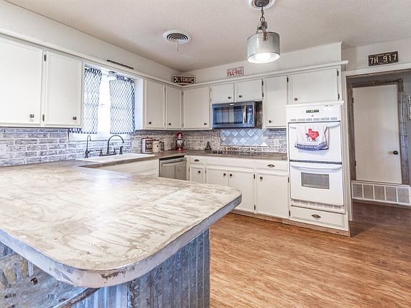 3rd image of 821 Farm Road 1317