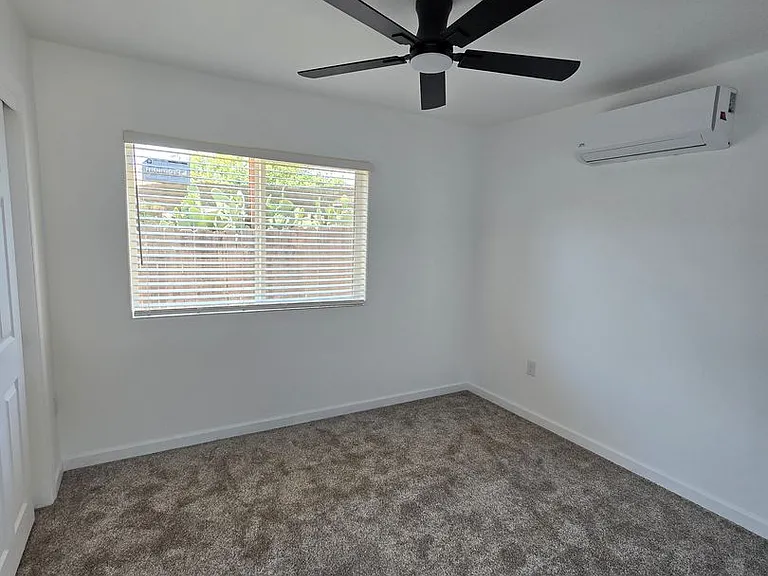 917 E Tulare Ave — Photo 8