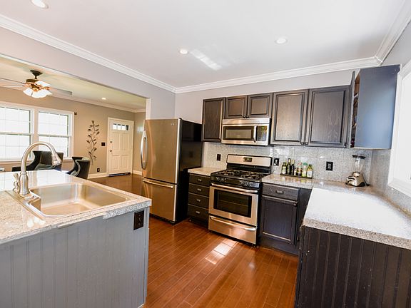 2nd image of 1072 Stephens St SE