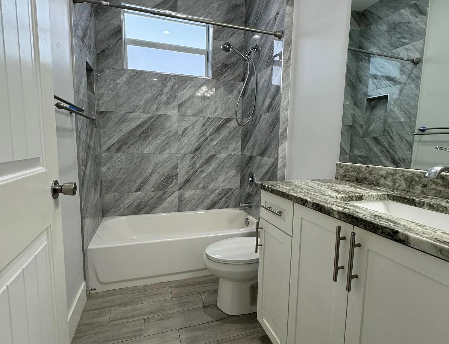 3 bed, 2.0 bath, 1515 sqft, $3,950 — Photo 4