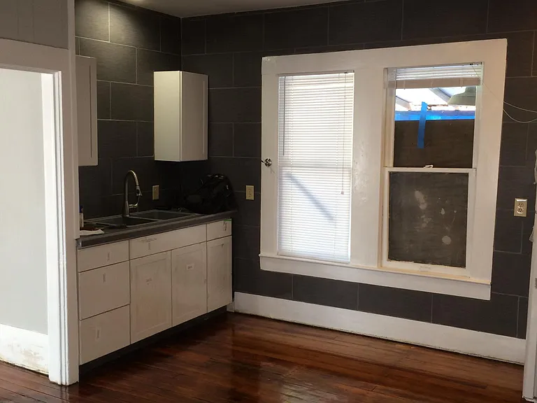 206 Weaver St — Photo 1