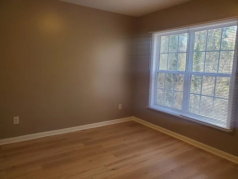 1136 Drew St — Photo 14