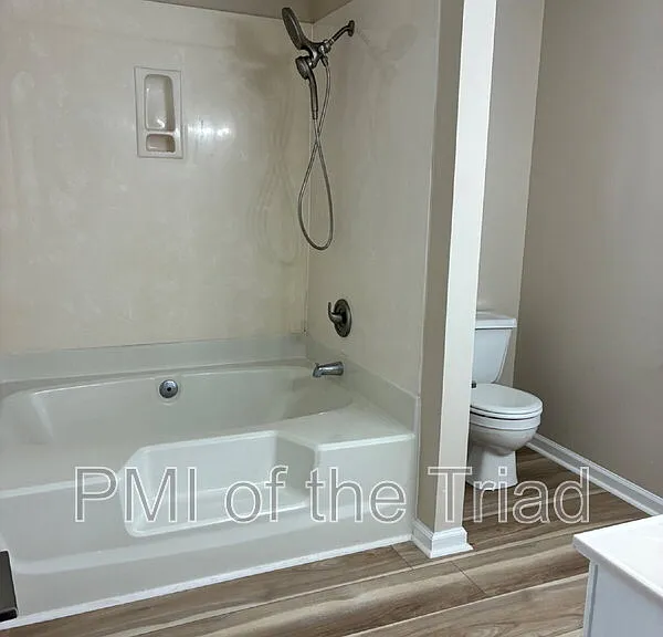 10 Creekstone Ct — Photo 8
