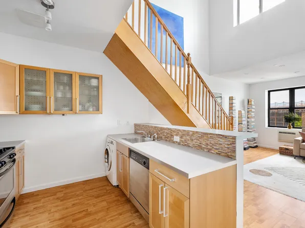 895 Myrtle Avenue image 1 of 14
