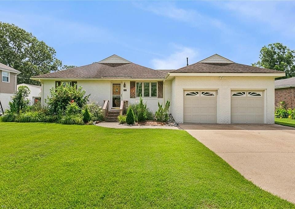1st image of 322 E McGinnis Cir
