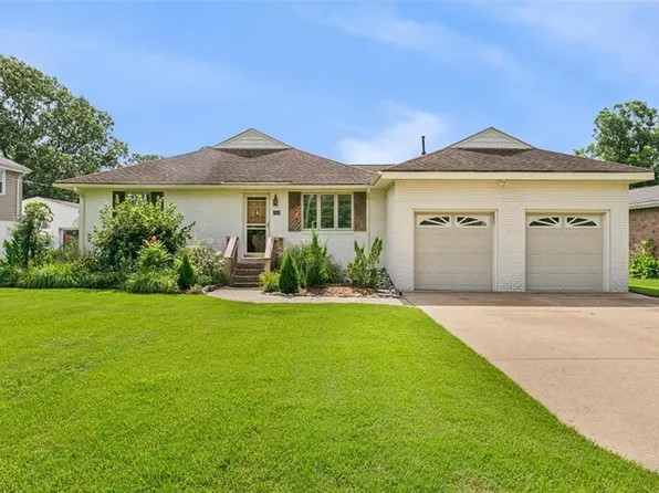 322 E McGinnis Cir, Norfolk, VA 23502