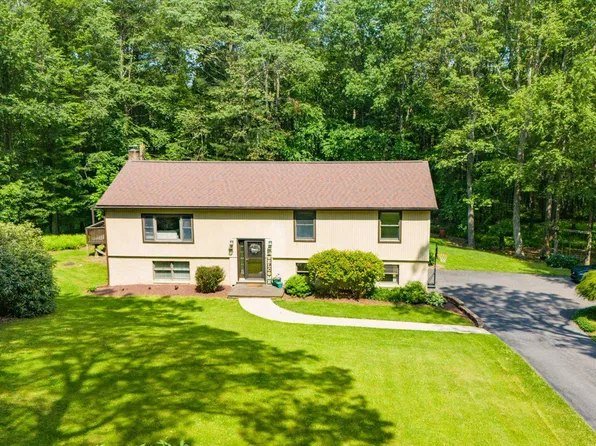 93 Cedar Ridge Dr, Port Matilda, PA 16870