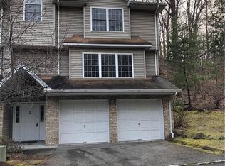2 Hillside Ln, Valley Cottage, NY 10989