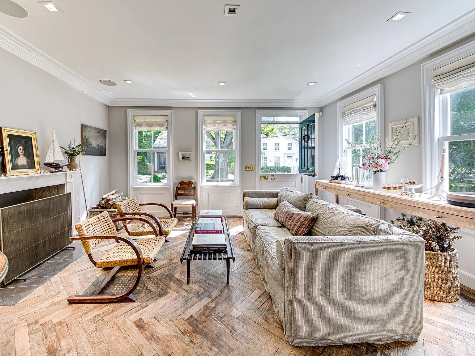 Stunning Sag Harbor Village Rental — Photo 4