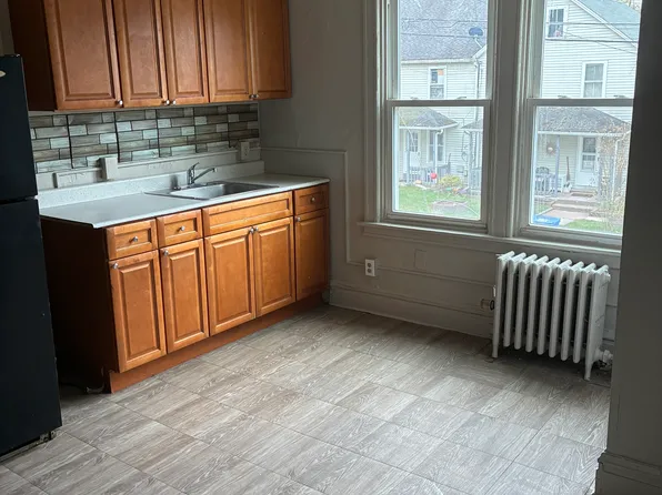 109 Foster St #2A, Manchester, CT 06040