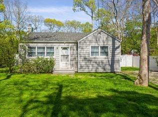 35 Baycrest Ave, East Quogue, NY 11942
