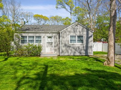 35 Baycrest Ave, East Quogue, NY, 11942