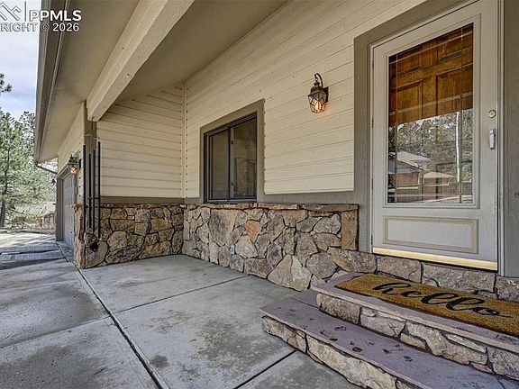 3rd image of 18320 Sloan Ln