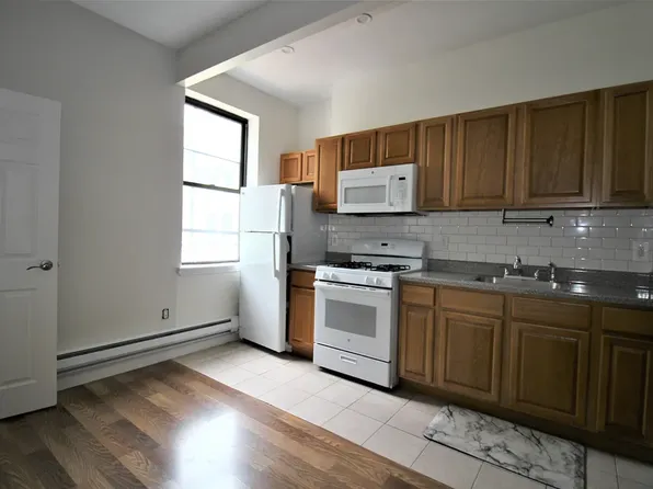 31 3rd Avenue image 1 of 5