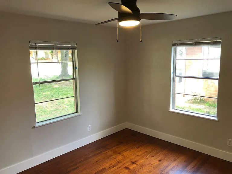 1409 Glenrose St — Photo 16