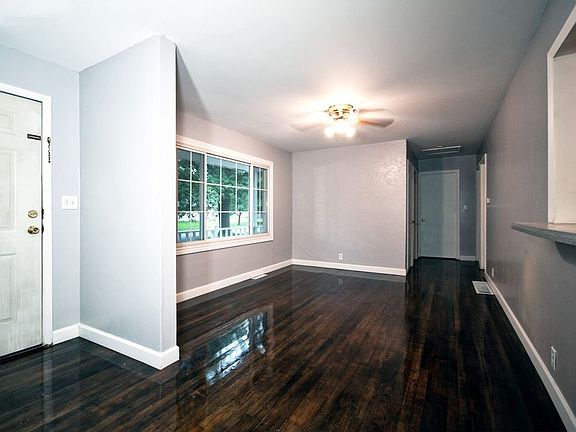 5th image of 210 Parker Ave