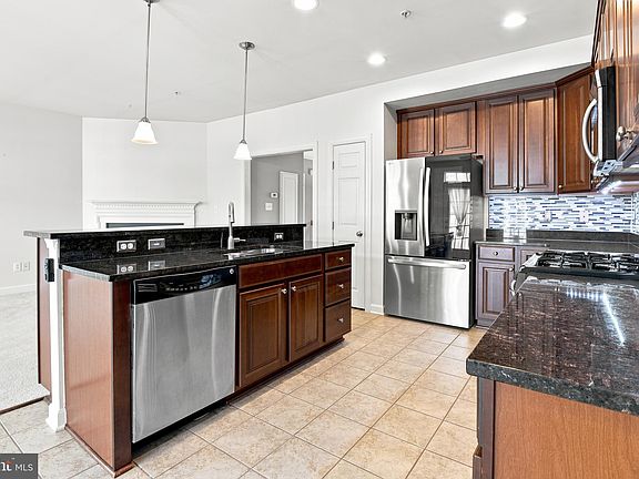 2nd image of 3591 Holborn Pl #3591