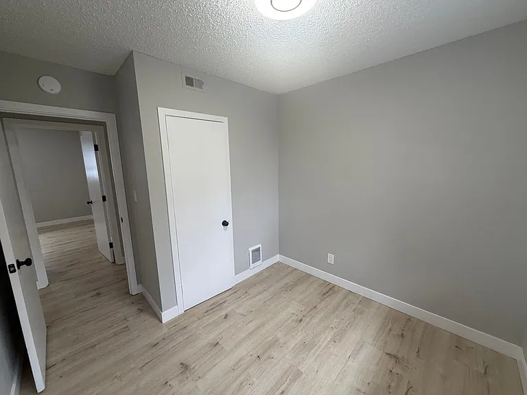 TAC T Carlyle Apartments — Photo 12
