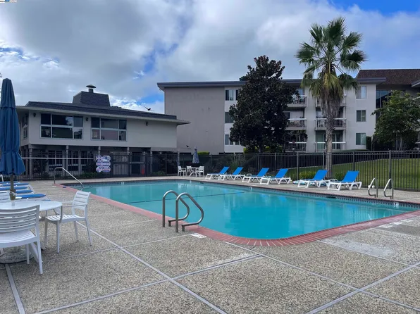 960 Shorepoint Ct APT 314, Alameda, CA 94501