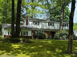7 Tanglewood Dr, Ballston Lake, NY 12019