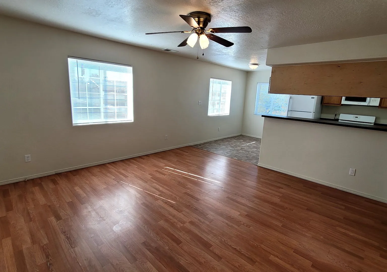 Valencia Apartments — Photo 3