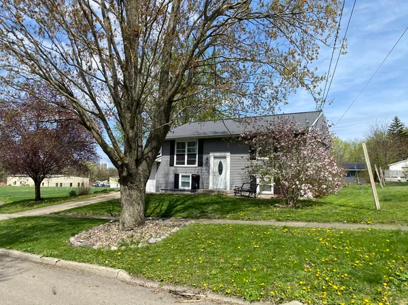 1323 Ewing St, Bloomington, IL 61701