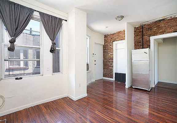 4th image of 236 E 3rd St #1C