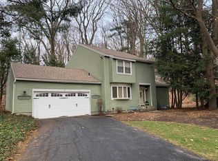 7 Loudonwood E, Loudonville, NY 12211
